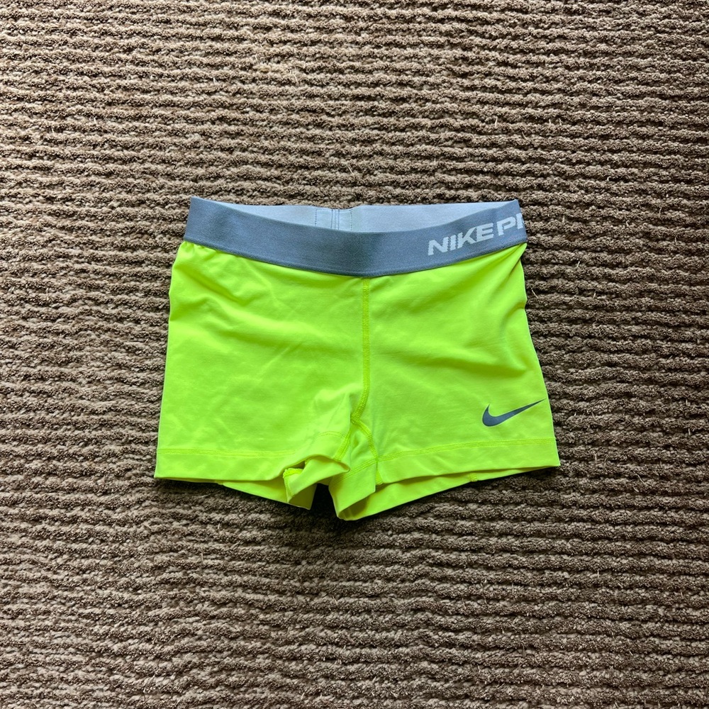 Nike Pro Shorts | Highlight Yellow